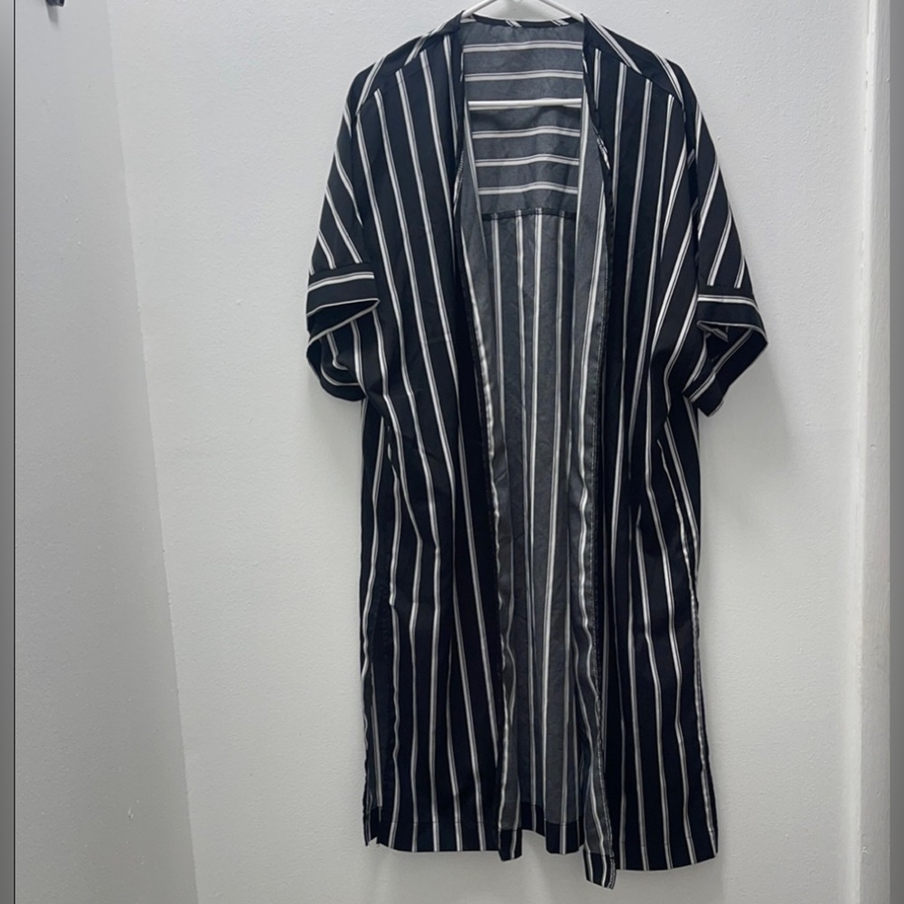 Striped Black and White Women's kimono‎